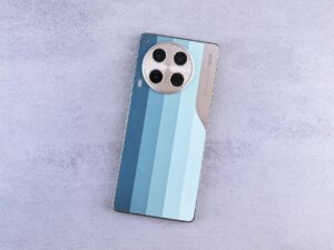 هونر تطلق هاتفاً رائداً لا ينثني: تحدٍ جديد لآبل وسامسونج